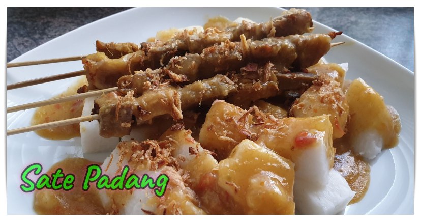 Sate Padang. Makanan Khas Indonesia di Belanda. Makanan enak buatan orang Indonesia di Belanda. Sate Padang